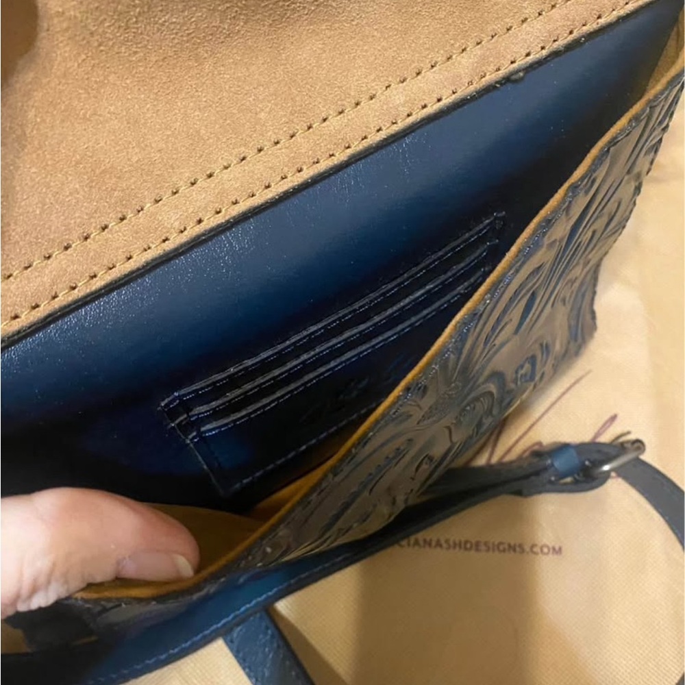 Patricia Nash NAVY Embossed Leather Crossbody Bag NWT - Picture 7 of 7